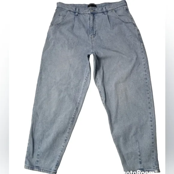 Banana Republic High Rise Balloon Light Wash Jean Size 32/14