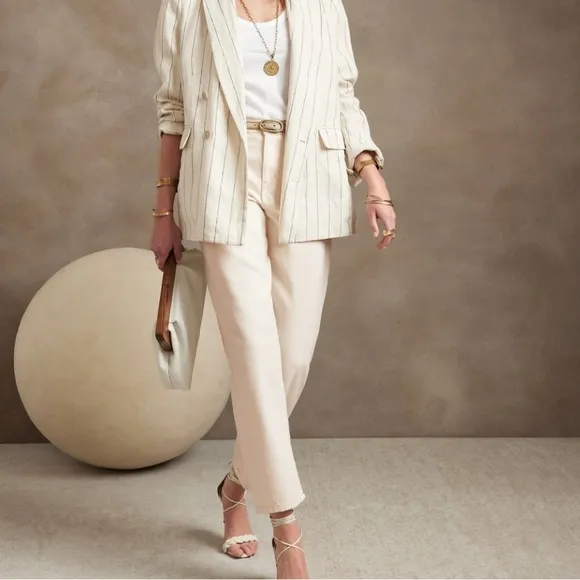 NWT! Banana Republic Ecru White The Barrel Jean - Size 30 Regular
          
      NWT