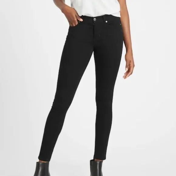 BANANA REPUBLIC Mid-Rise Skinny Fade Resistant Ankle Jean, Black, Size 27 Petite
          
      NWT
