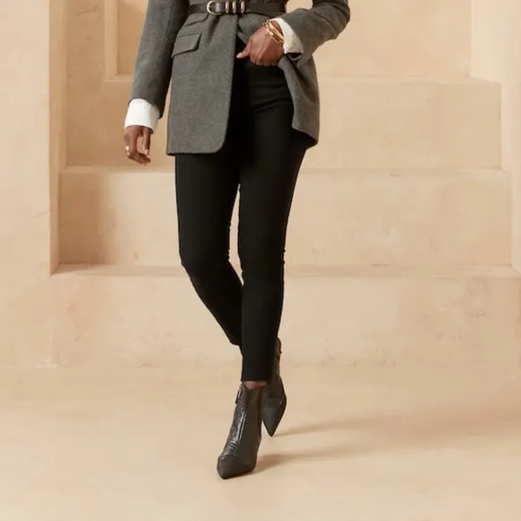 NWT! Banana Republic Premium Denim Black High Rise + Skinny - Multiple Sizes
          
      NWT