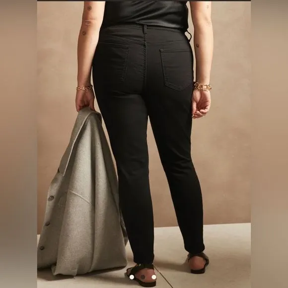 Banana Republic Curvy High Rise Jean Black Size 33/16 High Rise NWT $80
          
      NWT