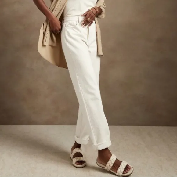 NWT! Banana Republic: The Loose Jean - White Denim - Size 30
          
      NWT