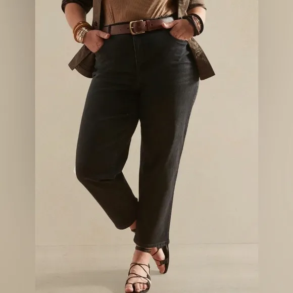 NWT! Banana Republic Black Curvy High Rise Straight Jean - Size 31/12 Regular
          
      NWT