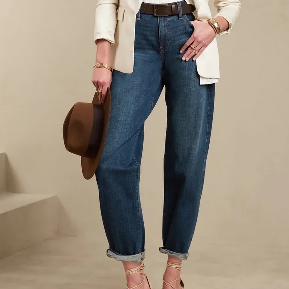 NWT BANANA REPUBLIC BARREL JEANS SIZE 32
          
      NWT