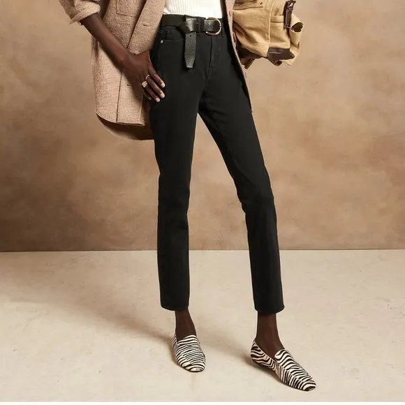NWT! Banana Republic Black Mid Rise Vintage Stretch Skinny Jean - Size 30
          
      NWT