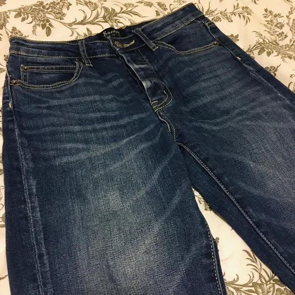 Women’s dark wash denim jeans