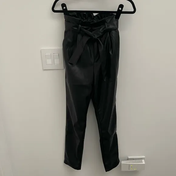New without tags (never been worn) BB Dakota size 2 pleather high waisted pants