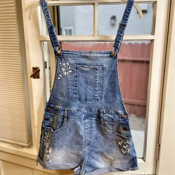 BB Dakota Floral Embroidered Denim Overalls Shorts Size 6