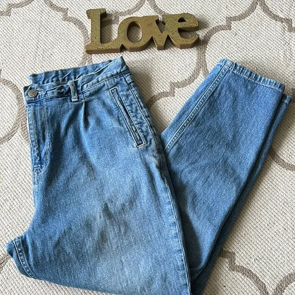 BDG baggy High waisted pleated front mom Jeans