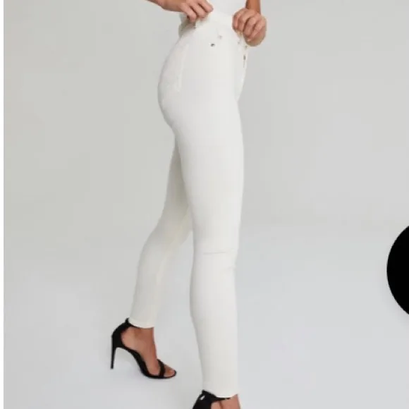 Bebe White Skinny Jeans. Size 30
