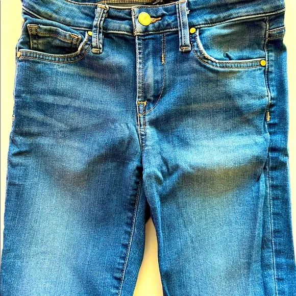 Bebe mid-rise Skinny Jeans. Fall & Back 2 School Ready!