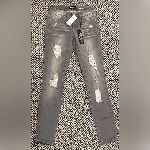 🎉 NWT! 🎉 Bebe Heartbreaker Gray Distressed Skinny Jeans Size 25
          
      NWT