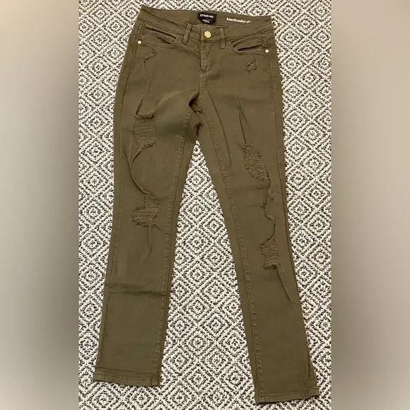 🎉 EUC! 🎉 Bebe Heartbreaker Skinny Size 25 Olive Distressed Jeans