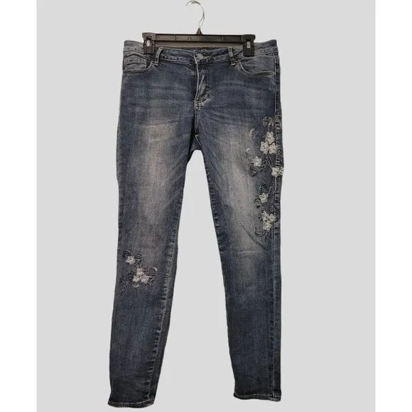 BEBE Embroidered and Embellished Skinny Jeans Size 30