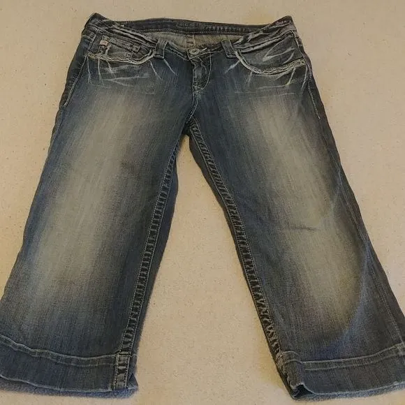 Beautiful EUC Big Star Denim 'Casey' Capris Buckle Denim 30