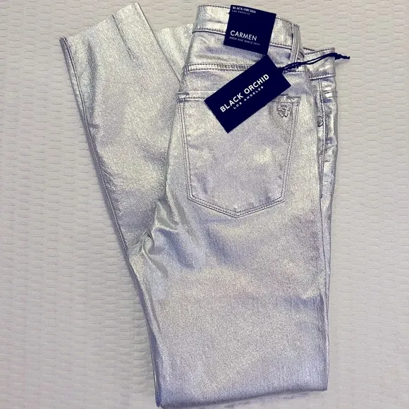 Black Orchid
Carmen High Rise Ankle Fray - Metallic Silver Size 28
          
      NWT