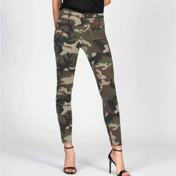 Black Orchid Ava Patch Pocket Skinny Camo NEW
          
      NWT