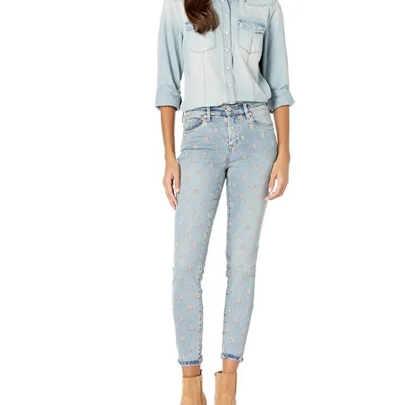 NWT BLANKNYC the Bond mid rise skinny jean size 24
          
      NWT