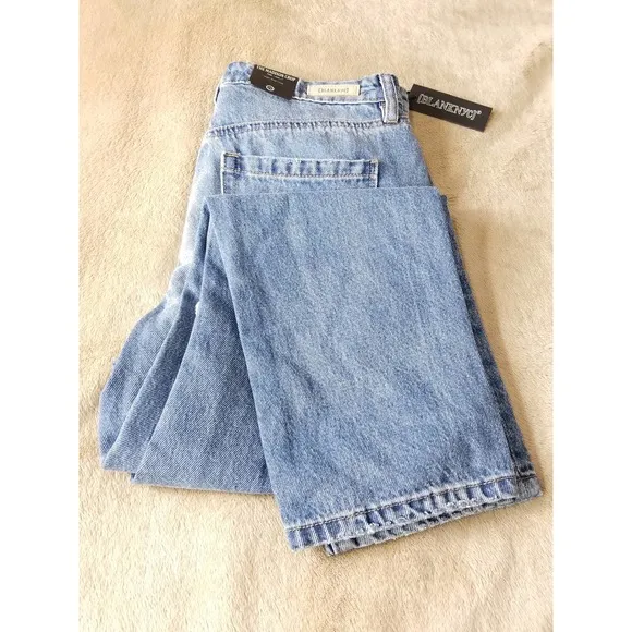 BLANKNYC NWT The Madison Crop High Rise Blue Jeans Denim 100% Cotton Siz…
          
      NWT