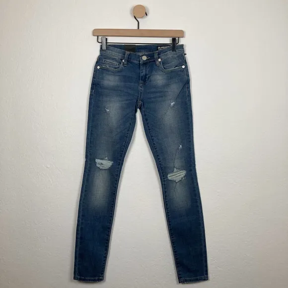 NEW BLANKNYC Women's The Reade Blue Distressed Classic Fit Skinny Jeans Size 24
          
      NWT