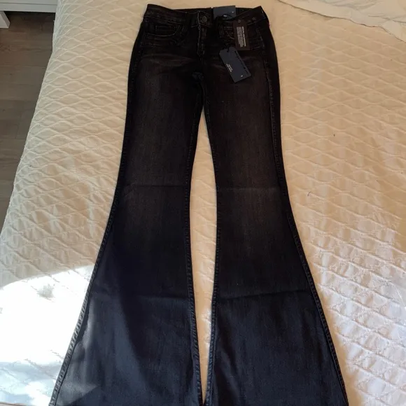 BLEULAB Reversible Pumice Curve Flare Black Jeans
          
      Boutique