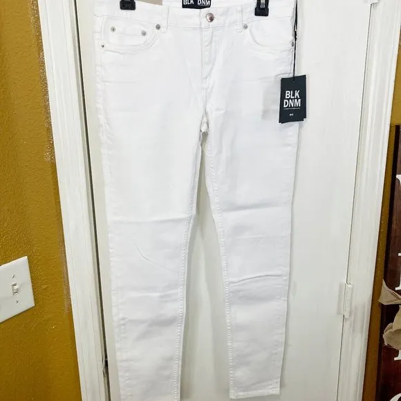 BLK DNM women's size 26 stretchy taper leg 5 pocket slim jeans 29x30 30x30 30x29
          
      NWT