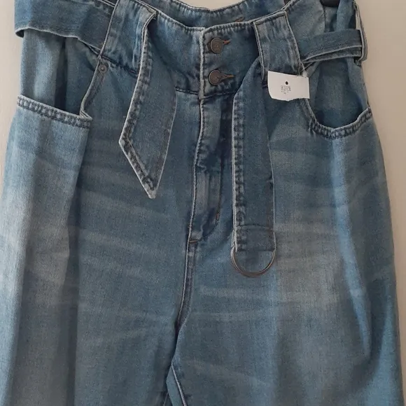 😊 Blue Revival  Straight Leg Jeans
          
      NWT