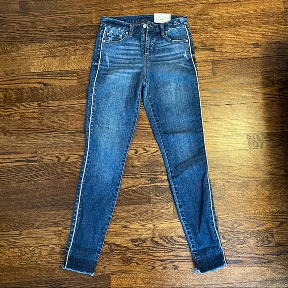 Blue Revival Sienna Mid Rise Skinny Jeans
          
      NWT