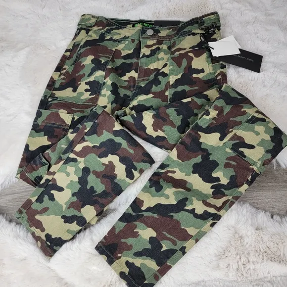Blue Revival Teddy Cargo Skinny Ankle Camo pants
          
      NWT