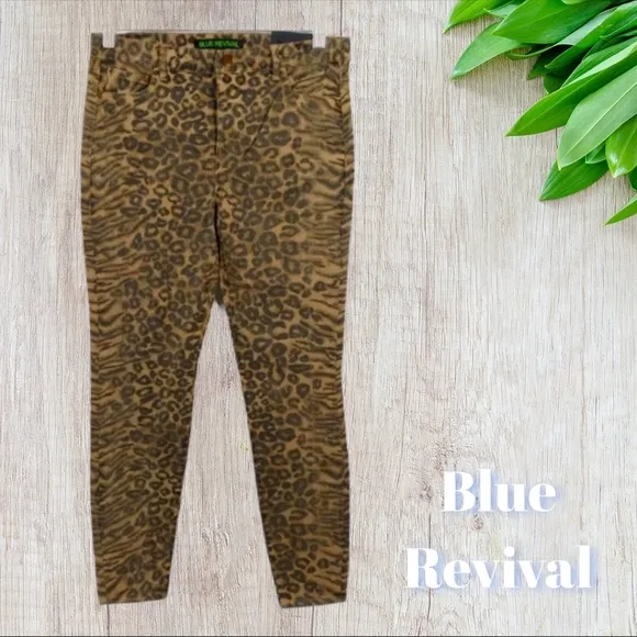 🆕 Blue Revival Tiger on the Prowl Women's Skinny Jeans Size 28
          
      NWT