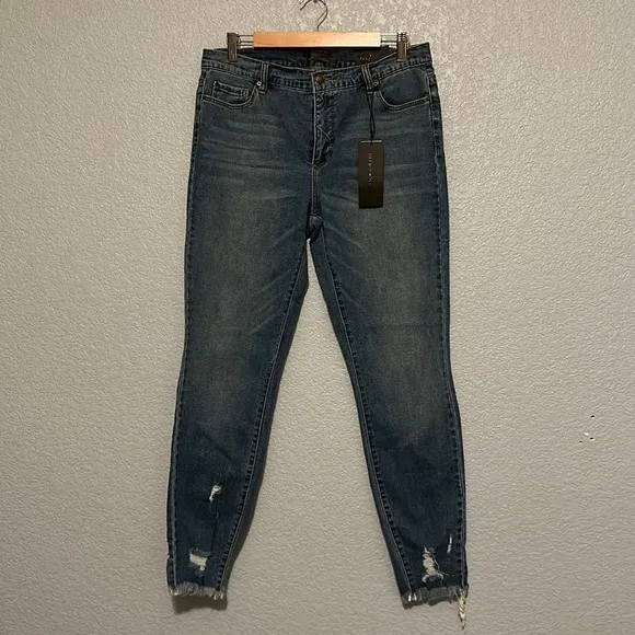 New Blue Revival Skinny Jeans
          
      NWT