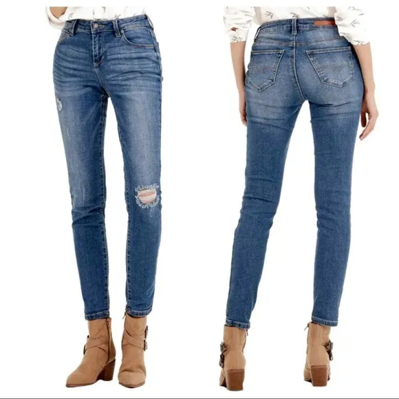 Blue Revival High Rise Skinny Jeans
          
      NWT