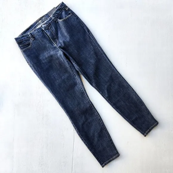 Blue Revival Women's Blue Dark Wash Sienna Mid Rise Skinny Jeans Size 30
          
      Boutique