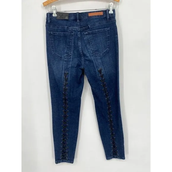 NWT BLUE REVIVAL HIGH RISE SKINNY BACK LEG LACE UP SIZE  26 DARK WASH
          
      NWT