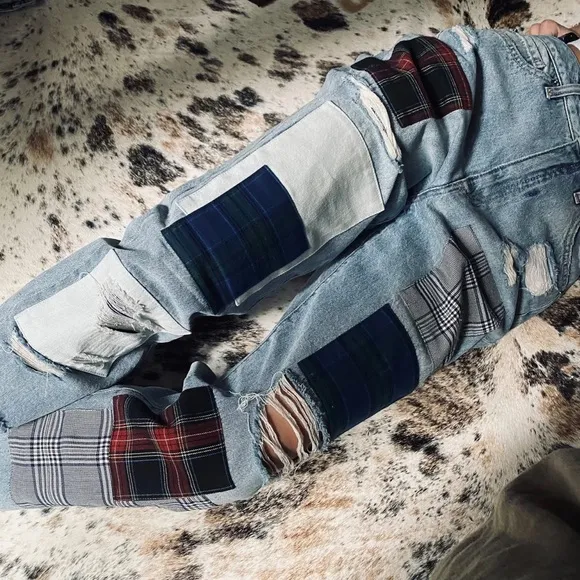 NWT BLUE REVIVAL PLAID PATCHWORK  STRAIGHT JEAN IN DALLAS WASH 27
          
      NWT