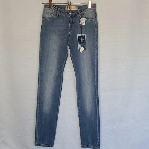 Blumarine Skinny Jeans Medium Blue Wash Crystal Beaded Made in Italy Size 6
          
      NWT