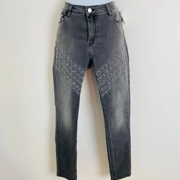 NWT, Brockenbow distressed  jeans w/ chain detail, 32.
          
      NWT