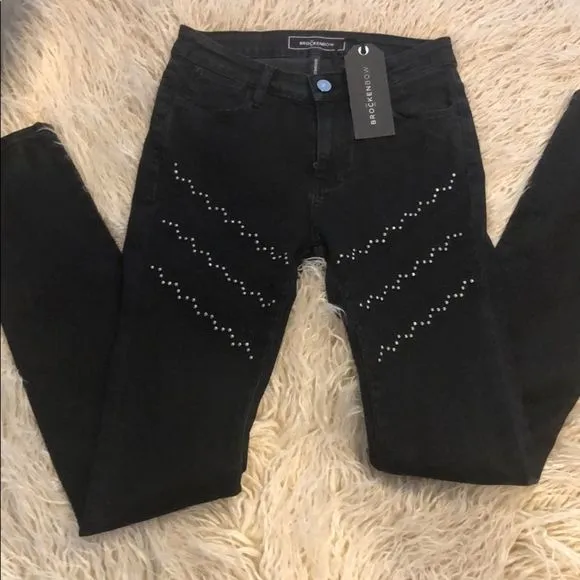 New BrockenBow skinny jeans. Size 24
