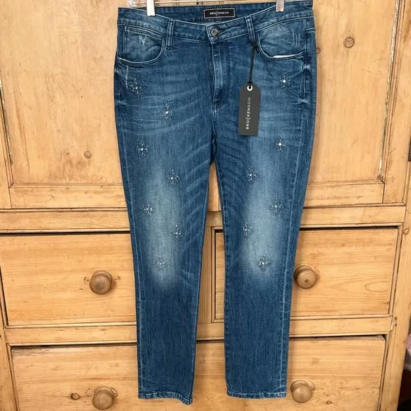 NWT Brockenbow Embellished "Orphee Jewel/Tokyo Blue" Slim Cropped Lily Jeans
          
      Boutique