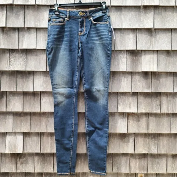 Bullhead Demim Co. Skinniest Denim Blue Jeans Juniors Size 3 NWT
          
      NWT