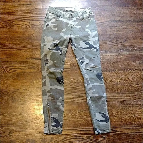 Bullhead Denim Co. Camo skinny jeans