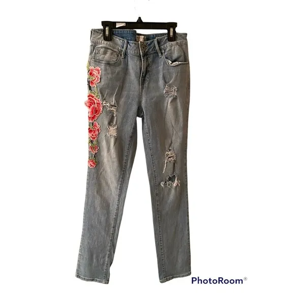 Bull Head Denim Low Rise Skinny Light Wash Destressed With Flower. Sz.7