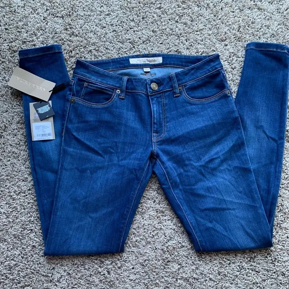 New With Tags Burberry Brit Skinny Low-Rise Blue Medium Wash Jeans Size 28
          
      NWT