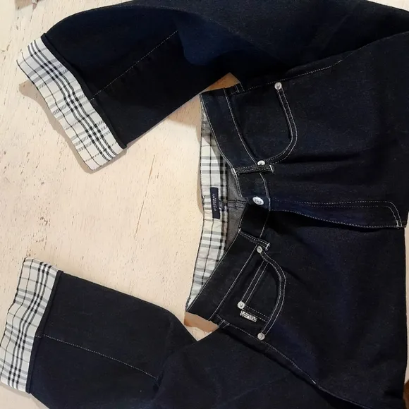 Burberry Jean's *8*