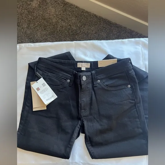BURBERRY Skinny Low Rise Jeans, Jet Black, Size 28
          
      NWT