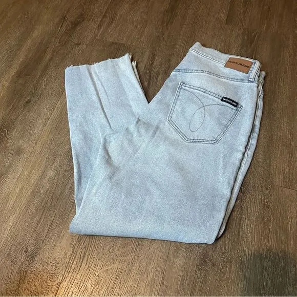 Calvin Klein Jeans High Rise Straight Leg Women's Ankle Length Denim Size 10/30
          
      NWT