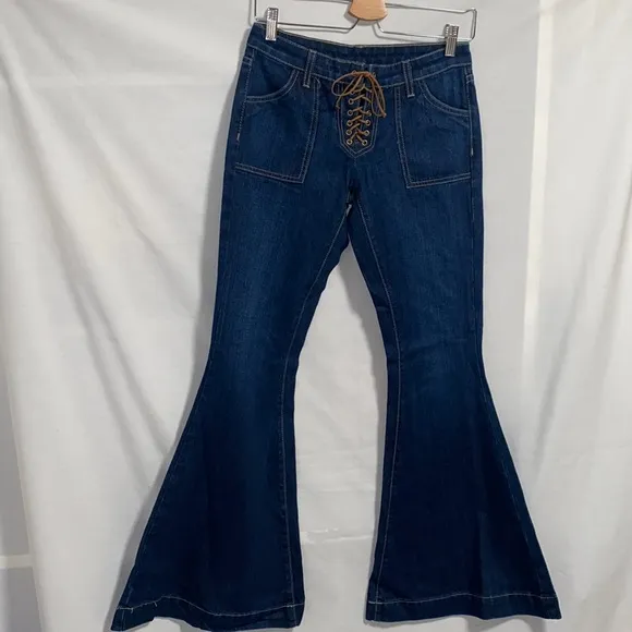 CARMAR Rigid Demin Low Rise Flare Jean Sz 26
          
      NWT