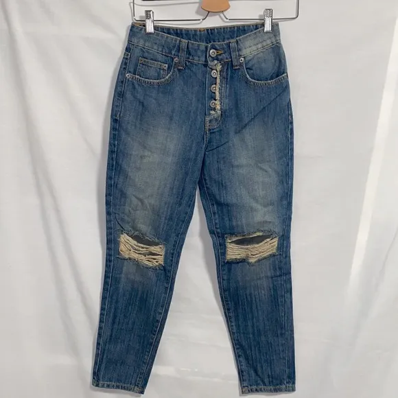 CARMAR NON STRETCH RELAXED JEAN Sz 24
          
      NWT