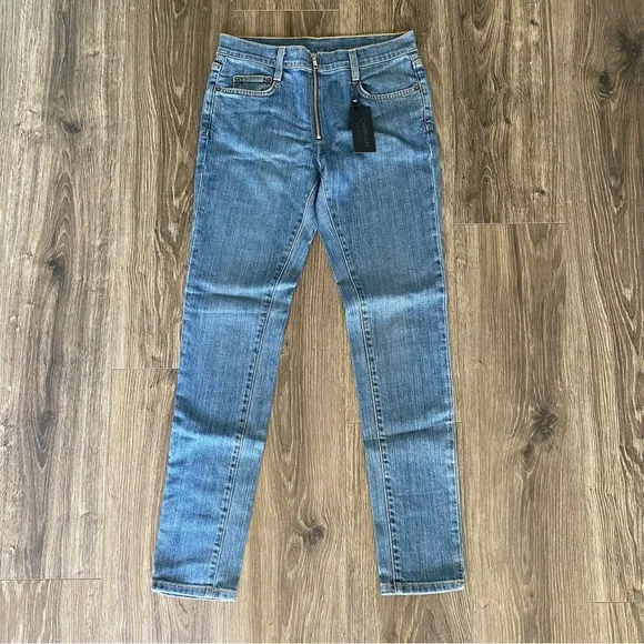 CARMAR Mia Slim Mid Rise Stretch Size 26 NEW NWT Zipper Jean
          
      NWT