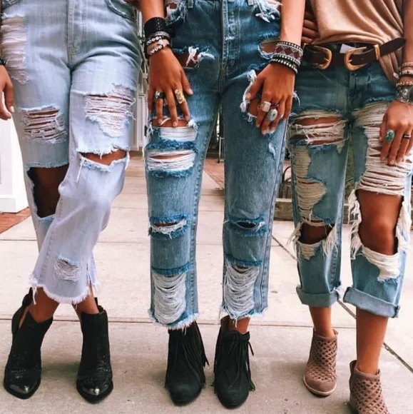 CARMAR TOMAS HIGH RISE DISTRESSED CROP JEANS
          
      NWT
